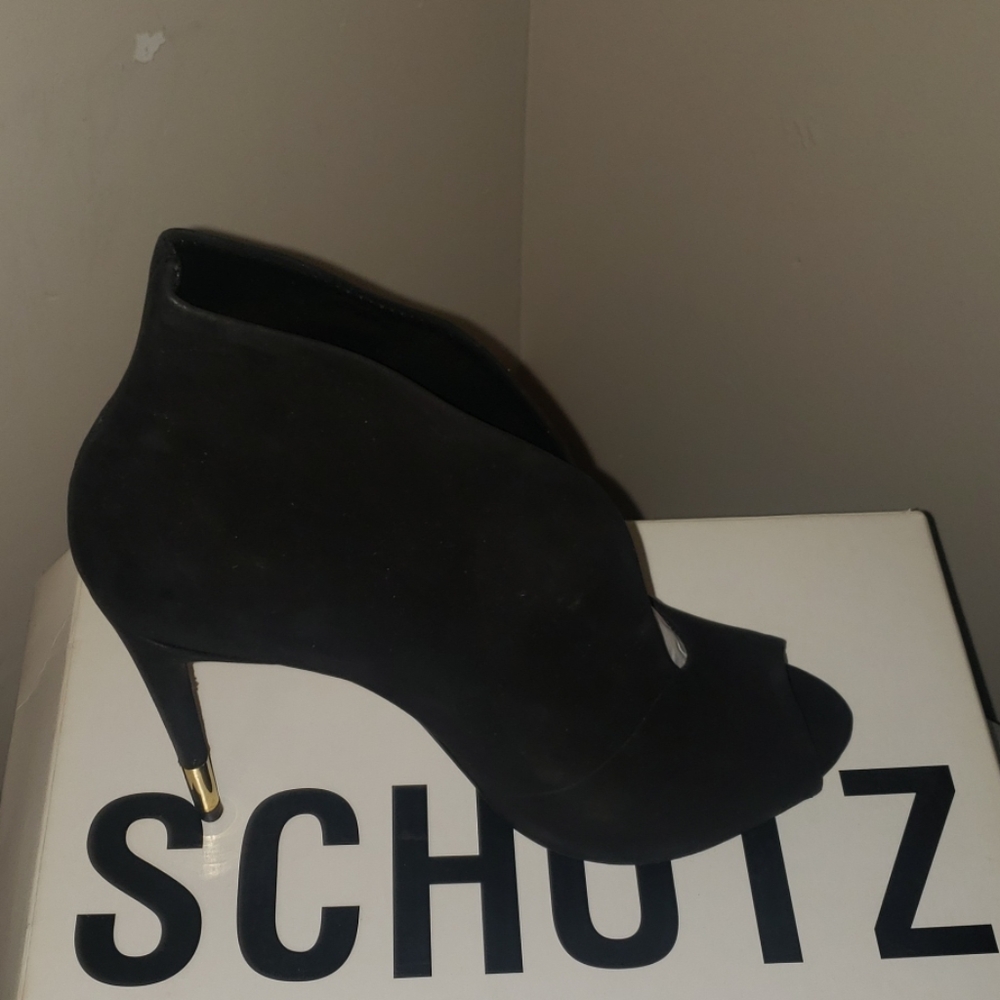 Shoes - Picture 6 of 8